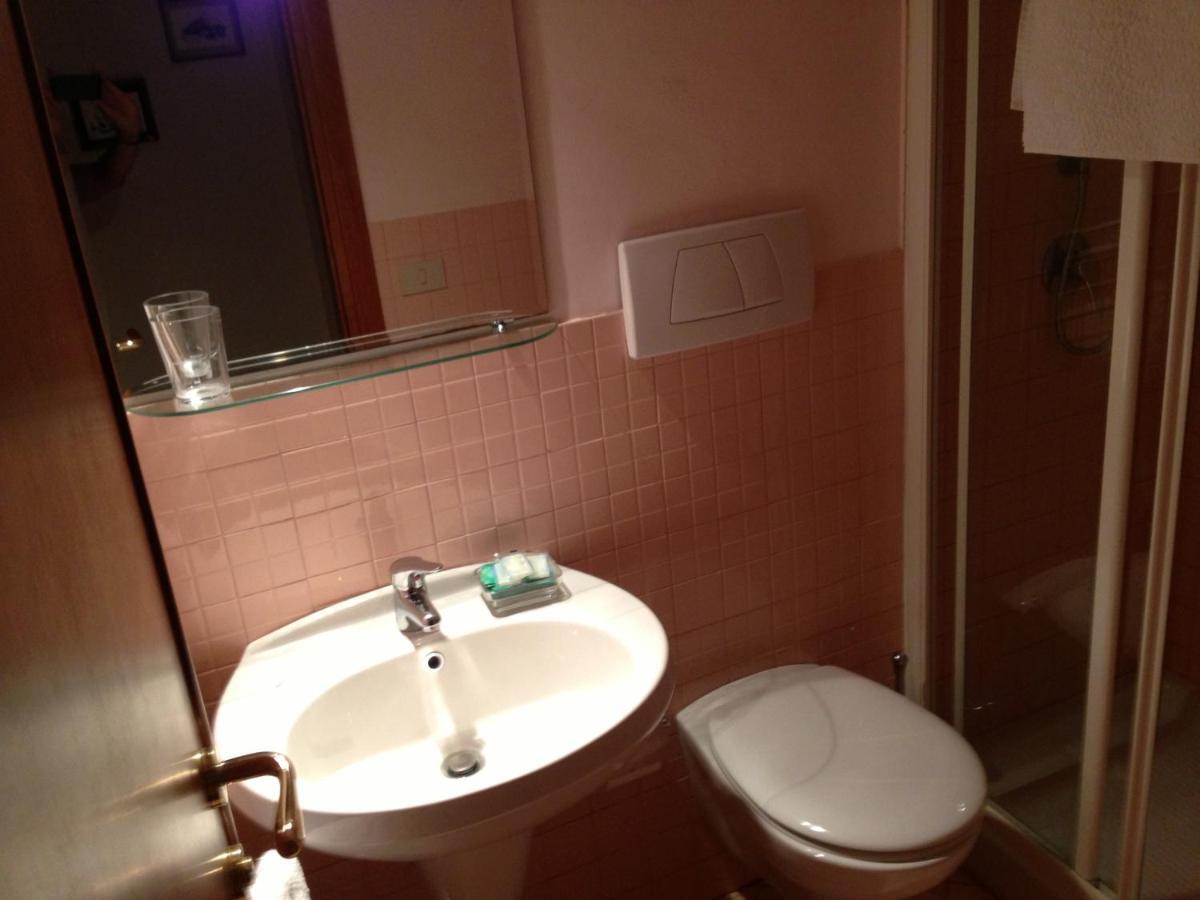 B&B Vicolo Vecchio 泰拉奇纳 外观 照片
